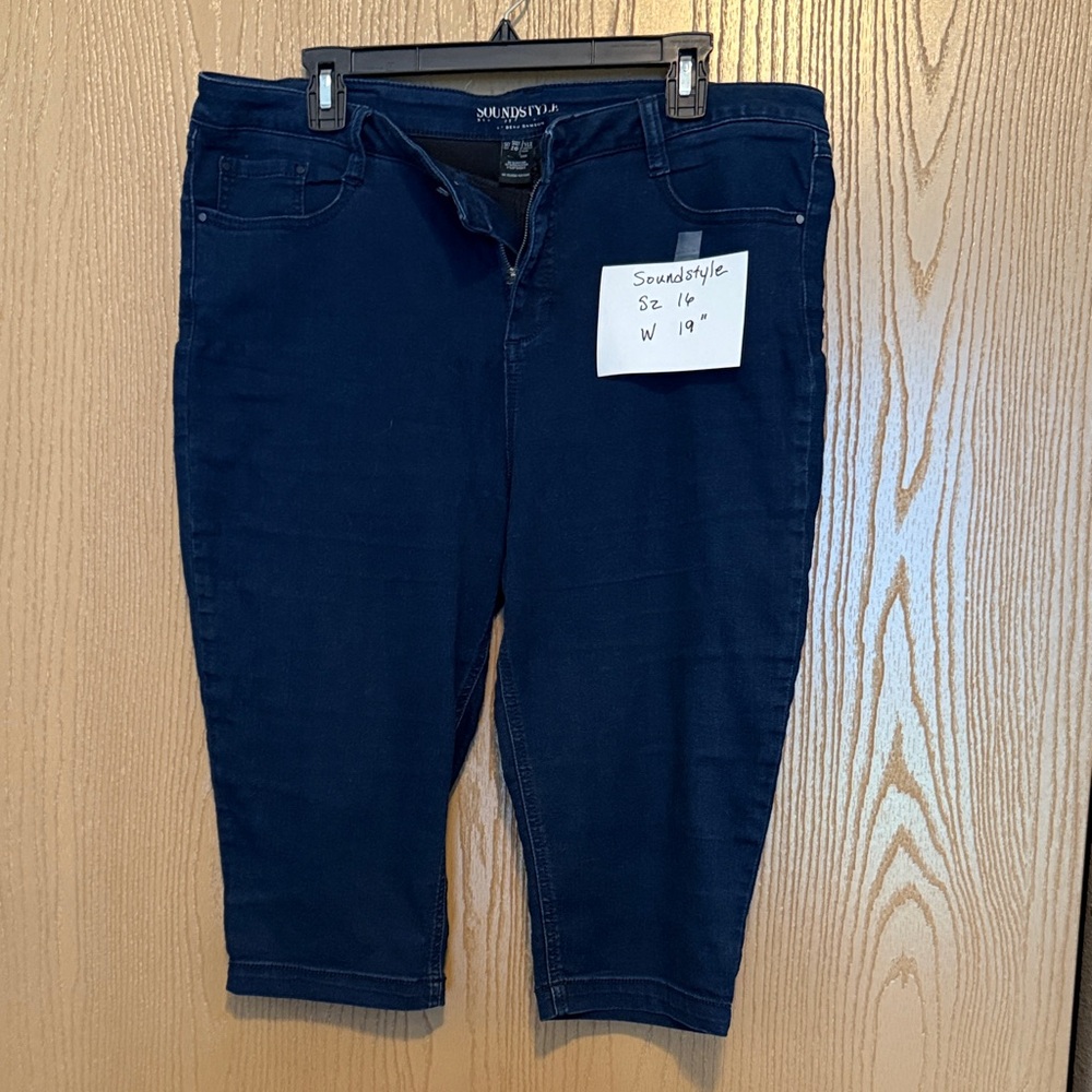 Sound style Women's Navy Capris